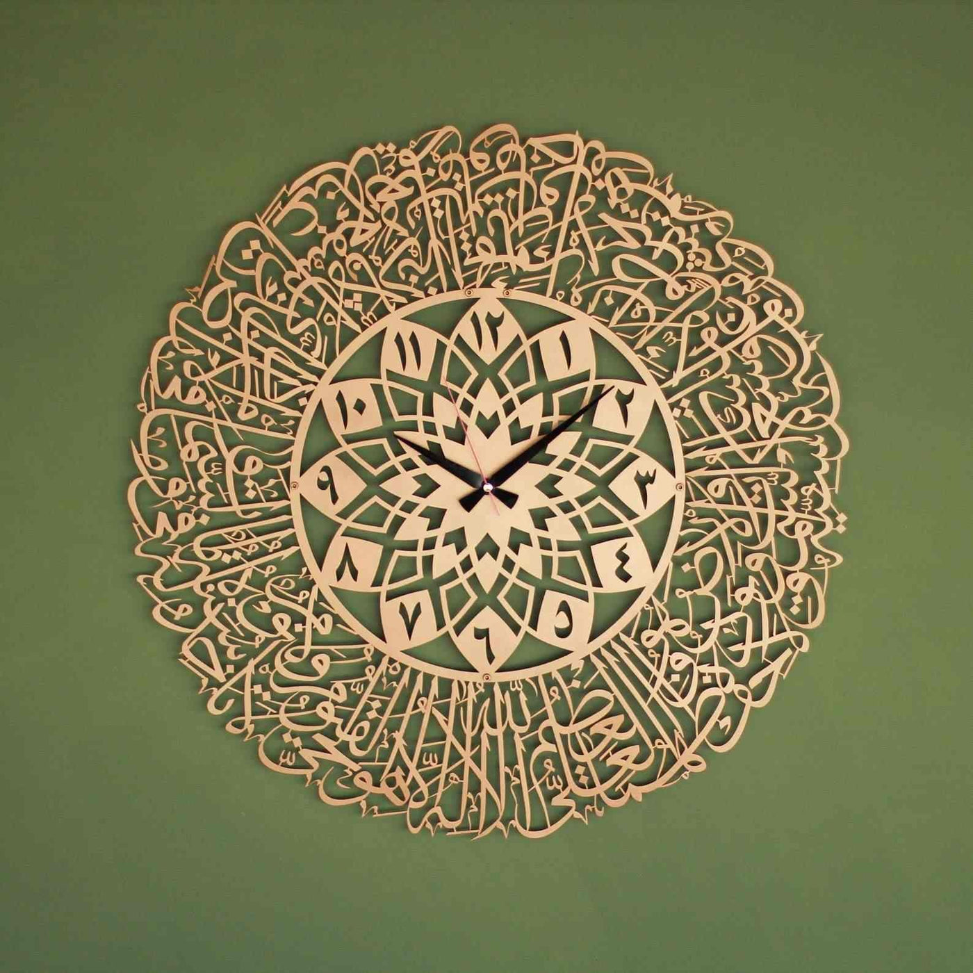 آية الكرسي، ساعة الخط العربي، فن الحائط الإسلامي